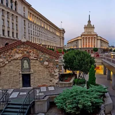 Центъра на Антична Сердика (кръстовището на главните ѝ улици - Декуманус и Кардо Максимус)