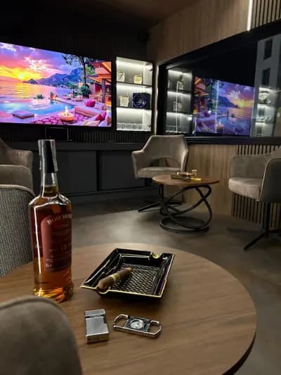 CIGAR HOUSE