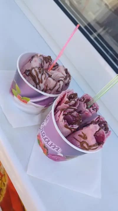 Icecream rolls and bubble waffles