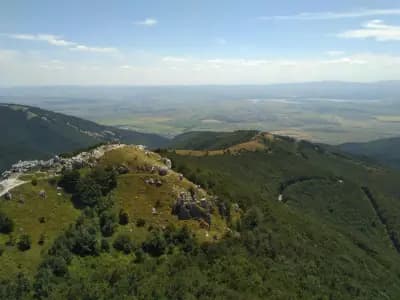 Паметник Братска Могила /Гроба