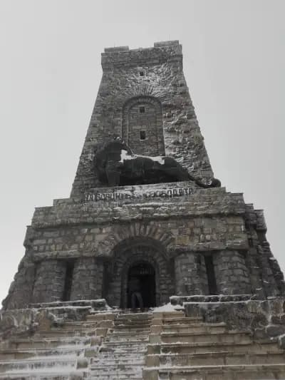 Паметник Братска Могила /Гроба