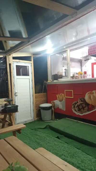 Fast food “Everybody” скара и пиле на грил