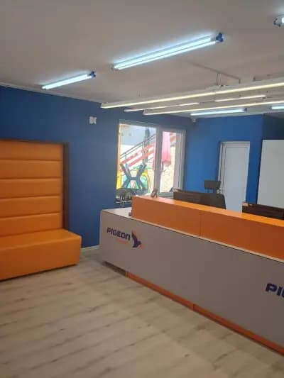 Pigeon Express - офис Враждебна