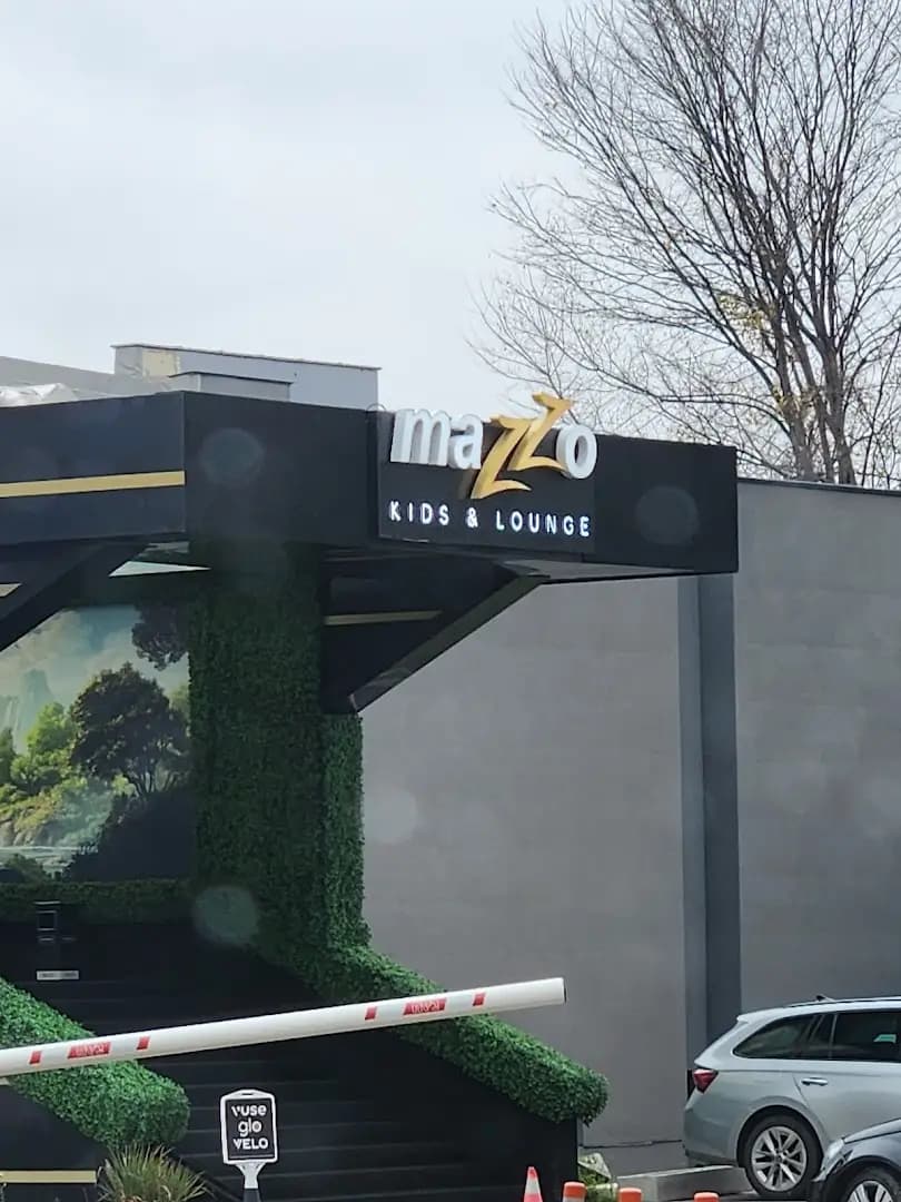 Mazzo Kids & Lounge
