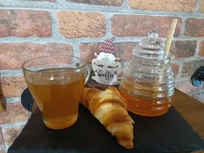 Кафе-сладкарница и детски кът Джони