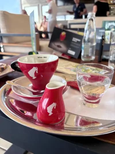 Кафе Мистрал