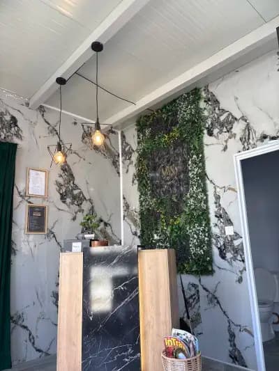 STUDIO MMN Makeup & Barber / Physiotherapist