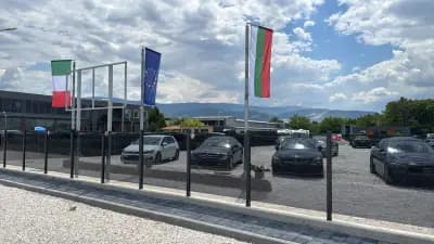 VIA AUTO