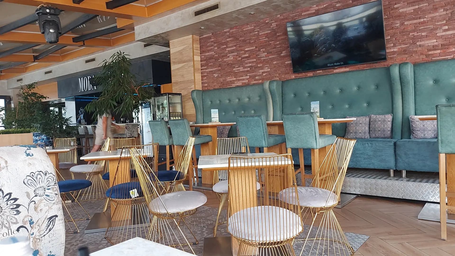 MODA BAR