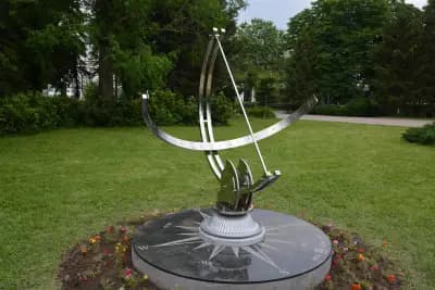 Слънчев часовник автор Мирослав Мирчев