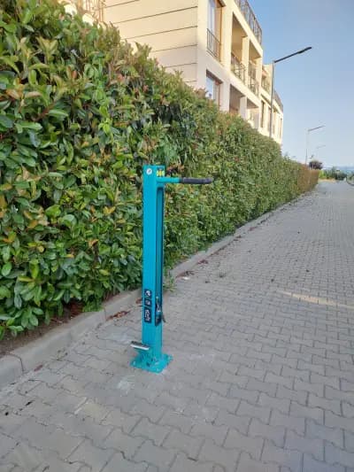 Bicycle self service station