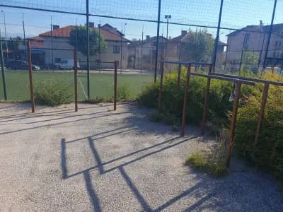 Open air gym and cafés