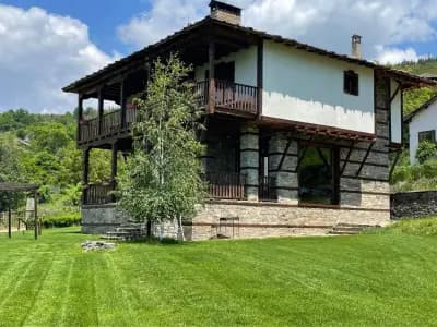 Leshten Guest Homes "Venny, Hope and Love"