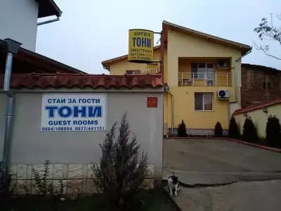 Hotel Toni