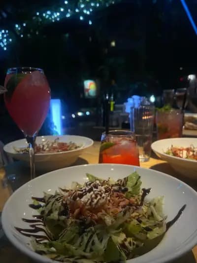 The Garden Bar Food&Cocktails