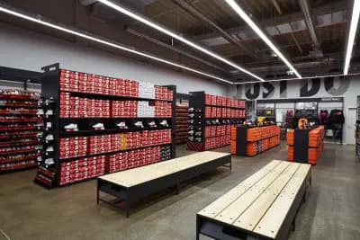 Nike Factory Store (Outlet)