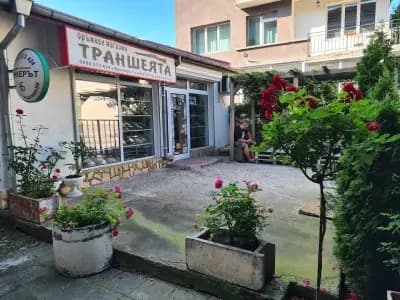 Траншеята
