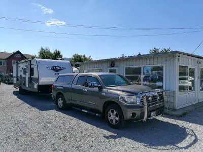 Паркинг и сервиз за кемпери и каравани Campic. Camper stop. Camper & caravan repair.