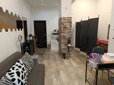 Polyy's Beauty Studio
