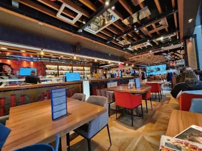 Happy Bar & Grill