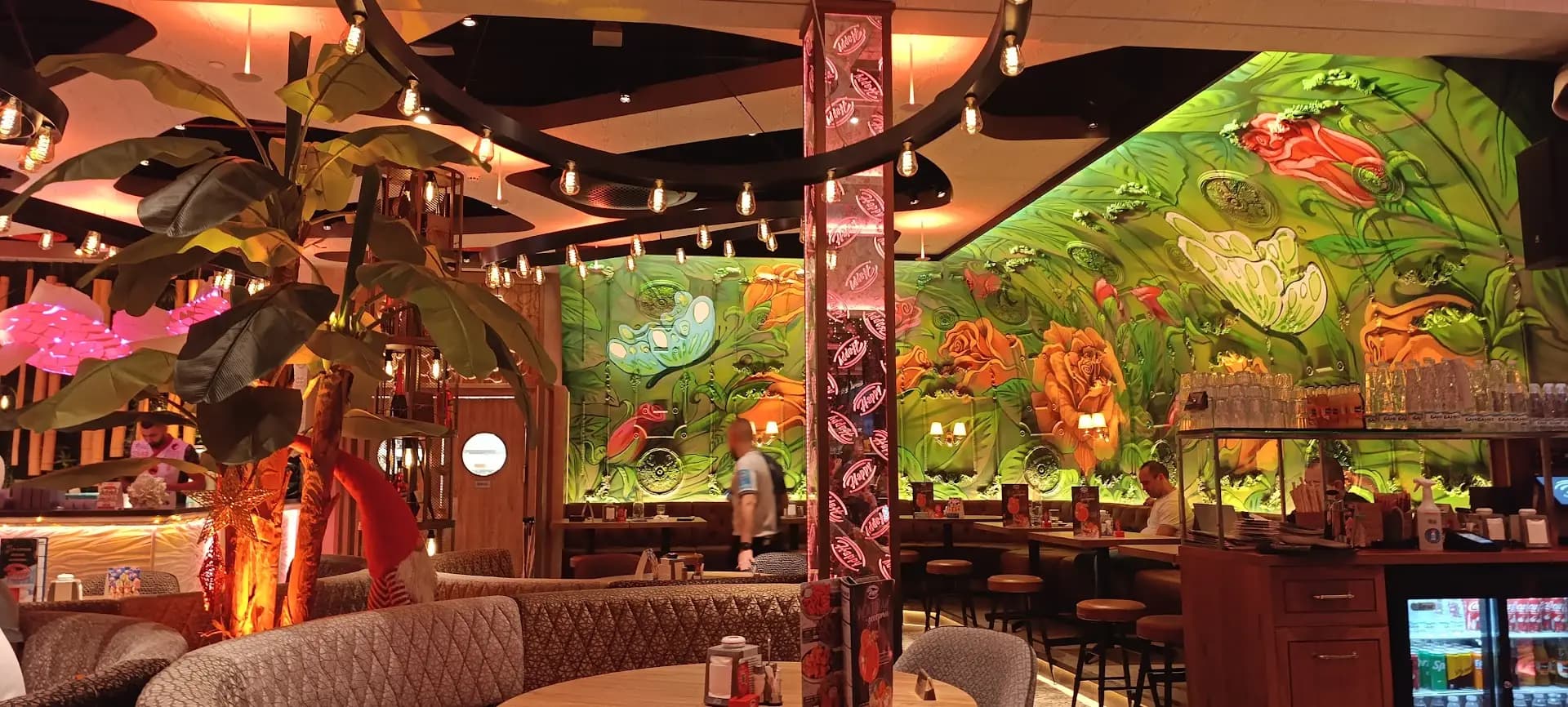 Happy Bar & Grill