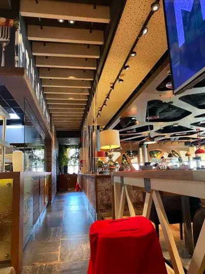 Happy Bar & Grill