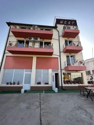 Hotel West