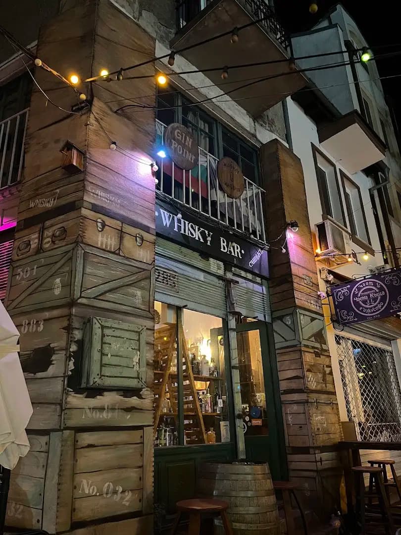 СандъкЪ Whisky & Gin bar