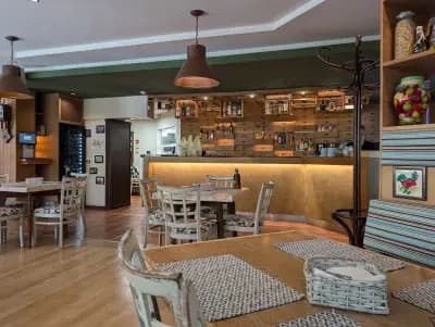 Uniqato Center - Hotel/Restaurant