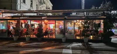 PLAZA Bar & Dinner