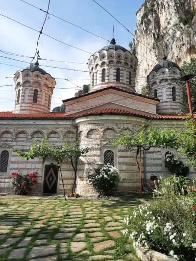 Патриаршески манастир „Света Троица“