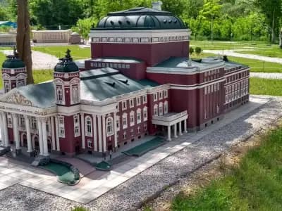 Парк Мини България