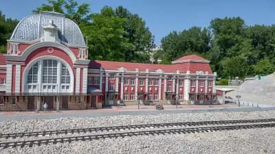 Парк Мини България