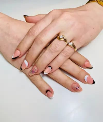 МАНИКЮРНИЦЪ VIVI NAILS