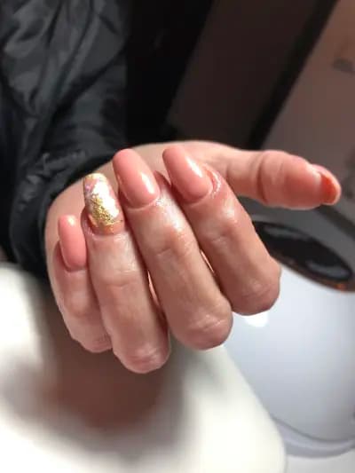 МАНИКЮРНИЦЪ VIVI NAILS