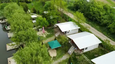Къмпинг ВОДЕН СВЯТ - риболов и почивка на бунгала