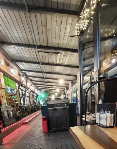 LaRue Bar&Dinner