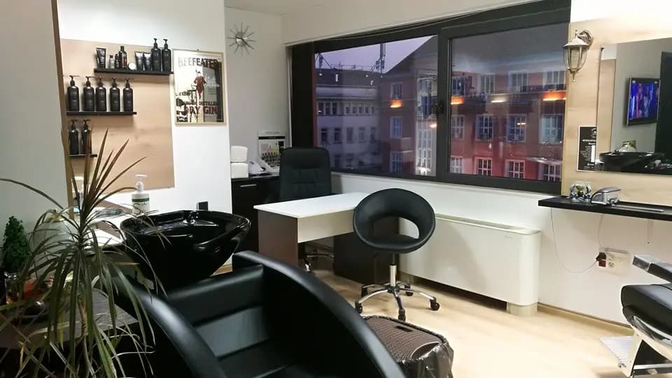 САЛОН ЗА КРАСОТА ТИАРА БАРБЪРС-Tiarra Barber's Luxury