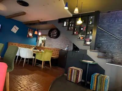 REVUE modern bar & dinner