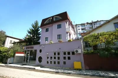 Family Art Hotel Gallery