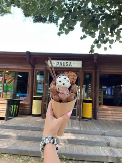 PAUSA Drinks & Brunch