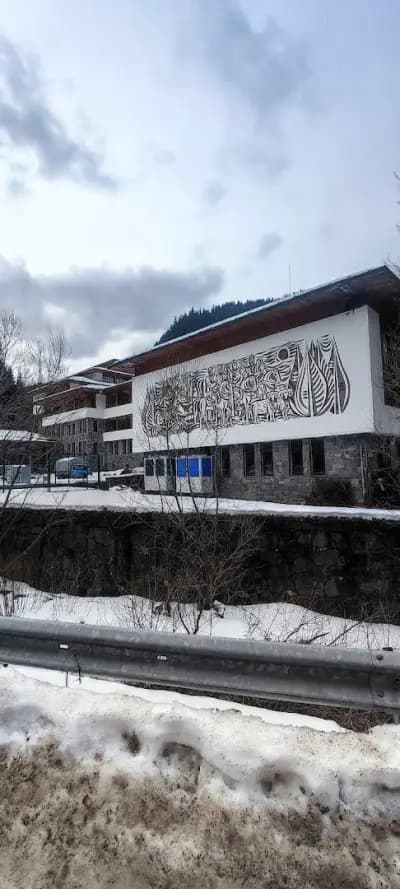 Национално училище за фолклорни изкуства „Широка лъка“