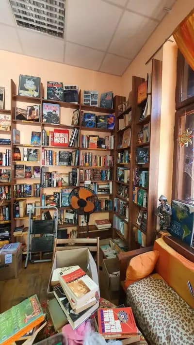 Shakespeare & Friends Bookshop, Книжарница Шекспир и приятели