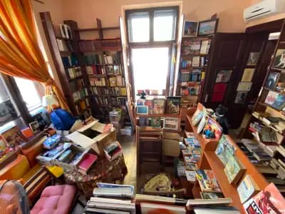 Shakespeare & Friends Bookshop, Книжарница Шекспир и приятели