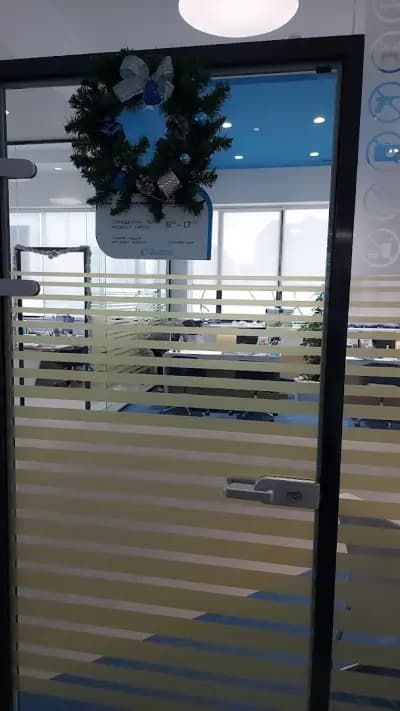 ОББ клон Варна/Бриз - ипотечен център, бизнес център за клиенти с оборот до и над 1 млн. евро