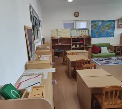 Частно Основно Училище "Д-р Мария Монтесори"