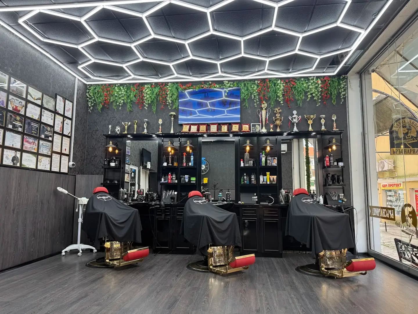 Barbershop Billionaire's club Center