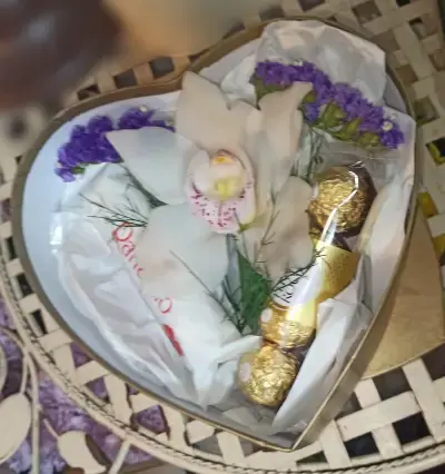 "Цвете от Бургас" - Доставка на цветя, букети и подаръци