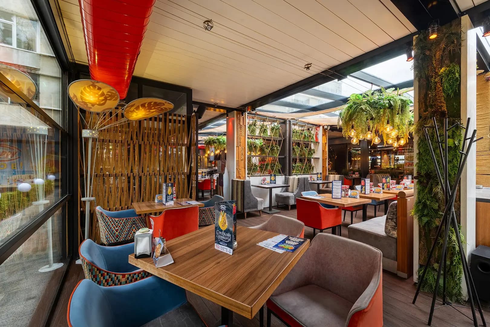 Happy Bar & Grill Lazur