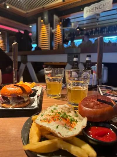 Happy Bar & Grill Lazur
